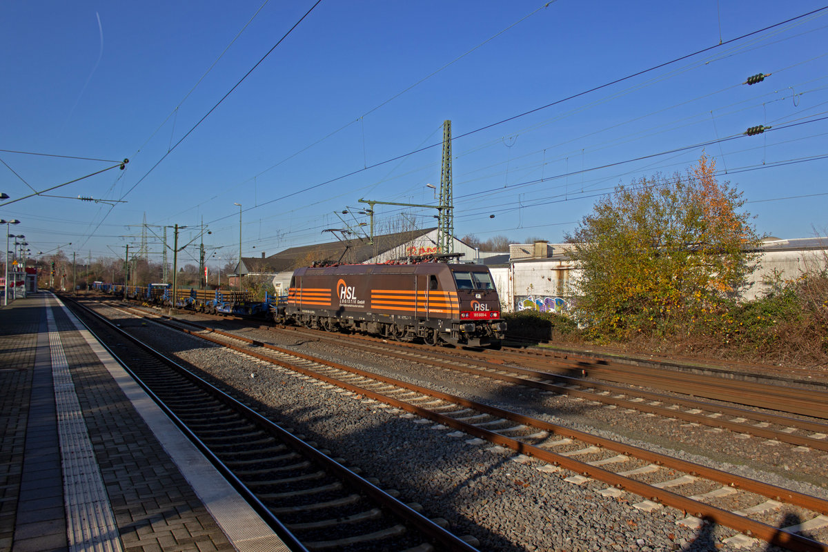 Auch 185 600 hatte Langschienen am Haken als sie am 04.12.19 in die Gtergleise des Bahnhofes Dsseldorf-Eller einfuhr.