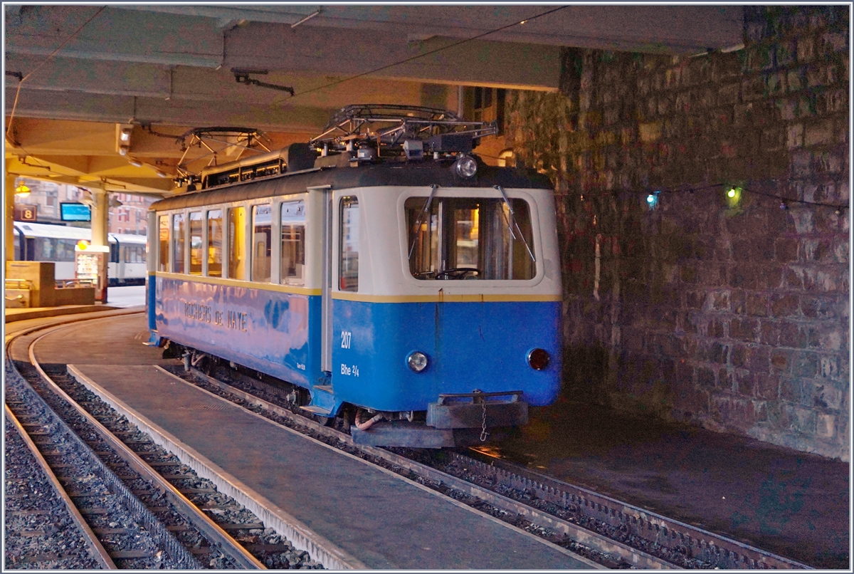 Auch 2018 noch im Einsatz: Der Bhe 2/4 207 steht aufgebügelt in Montreux.
7. Jan. 2018