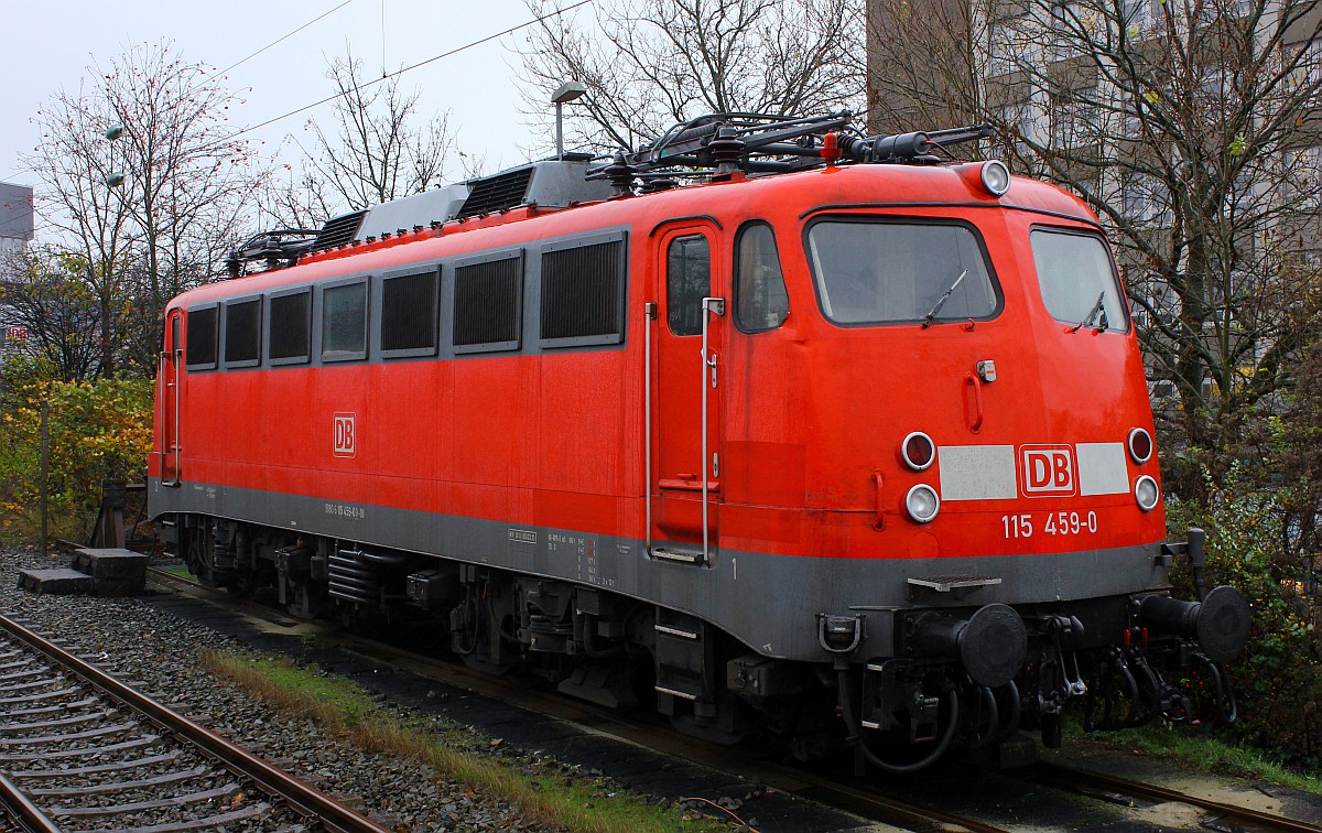 Auch im Regen wunderschön...DB Fernverkehr E10 459 oder 6115 459-0(REV/LD X/05.03.13)abgestellt in Neumünster. Ihr nächster Einsatz ist der PbZ nach Hamburg-Langenfelde. 16.11.2015