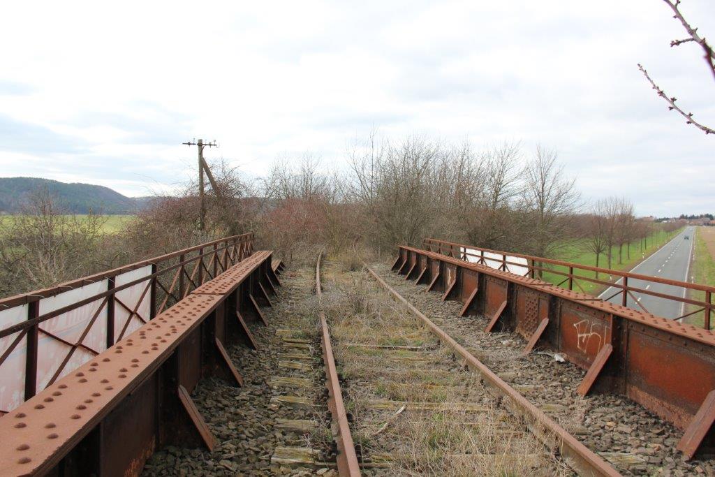 Auf der alten Finnebahnbr�cke zwischen Laucha und Golzen, am 23.02.2014. (Foto: Wolfgang Krolop)