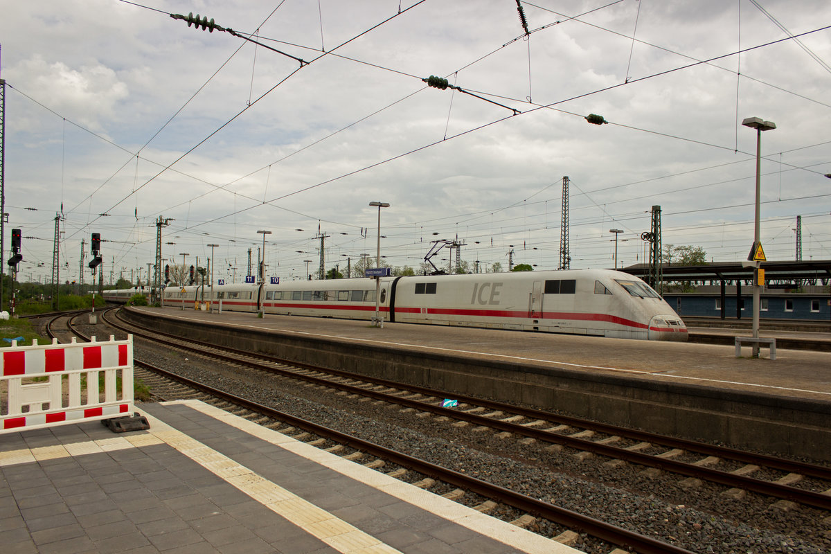 Auf dem Weg nach Hamburg durchfhrt der wahrscheinlich umgeleitete 401 070 durch Hamm.