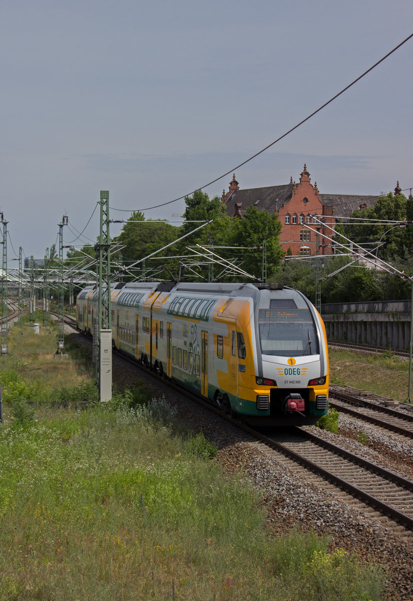 Auf dem Weg nach Rathenow hat 445 100 der ODEG am Berliner Sdkreuz gehalten und fhrt nun in Richtung Hauptbahnhof weiter.