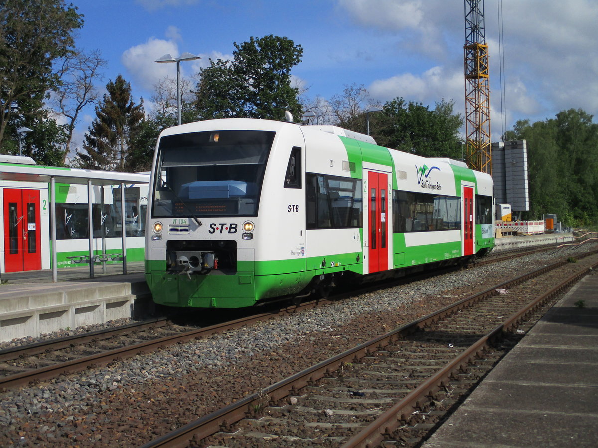 Auf der Heimfahrt von Thüringen nach Hause verbrachte ich meine erste Pause am Bahnhof Zella Mehlis.Hier kam 31.Mai 2020 der STB VT 104 gerade an.