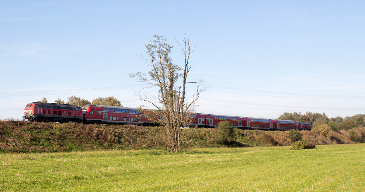 Auf einer ihrer letzten Fahrten wurde 218 444-8 am 29.09.14 bei Markt Schwaben im  Sandwich  mit 218 404-2 nach München angetroffen.