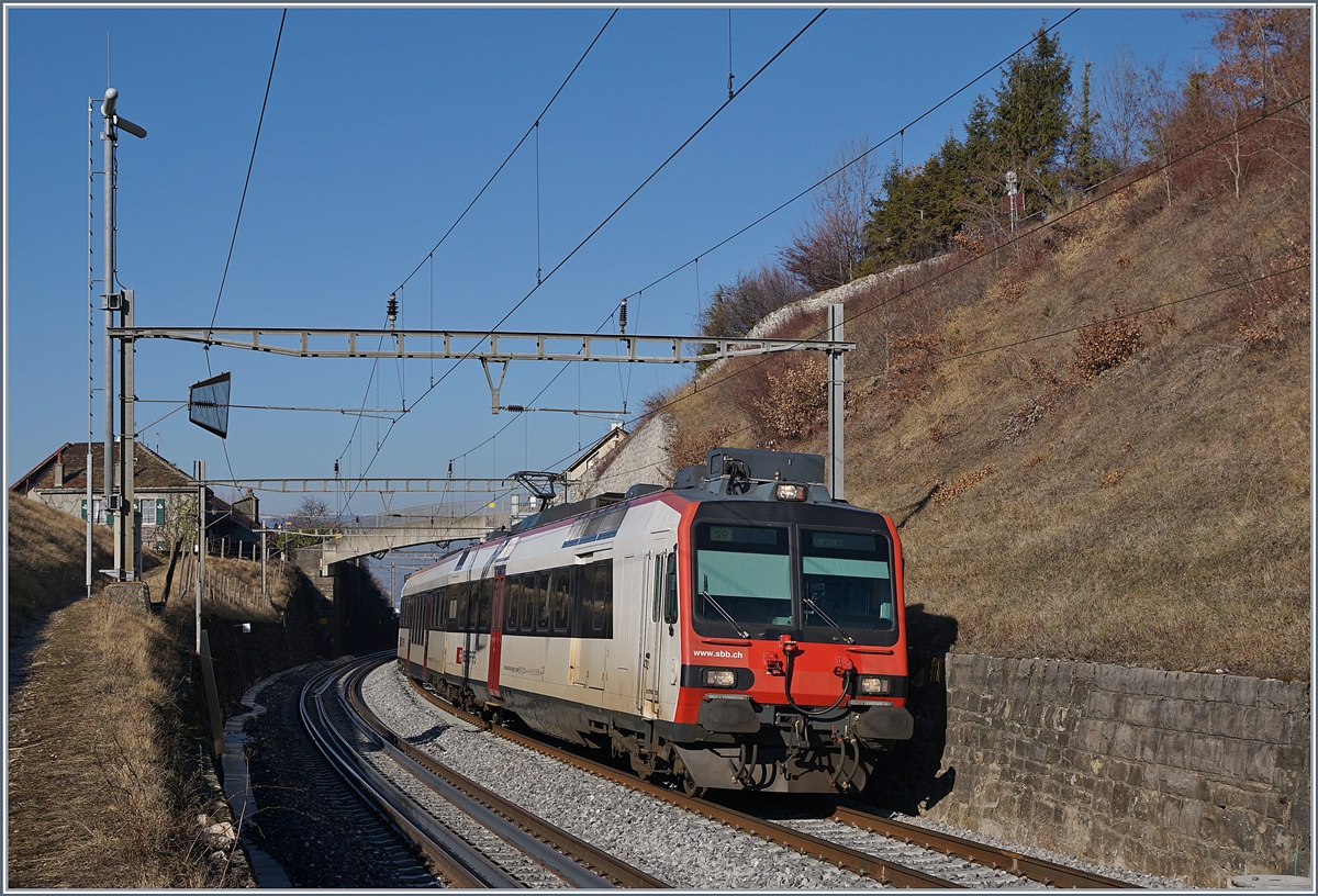 Auf neuen Gleisen fährt ein SBB RBDe 560 zwischen Bossières und Grandvaux in Richtung Palézieux.

15. Feb. 2019