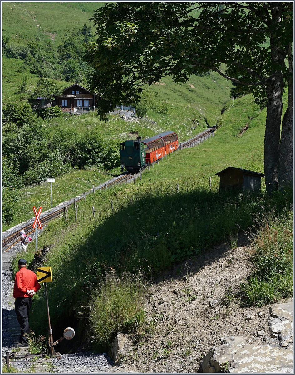 Auf der Station Planalp wird der Gegenzug erwartet.
7. Juli 2016