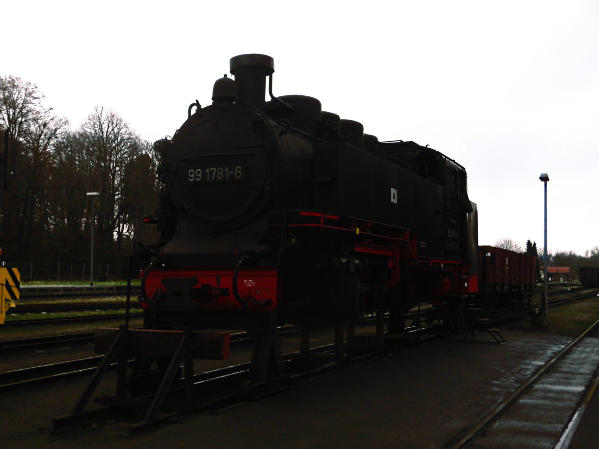 Aufgebockte 99 1781 in Putbus am 6.1.18