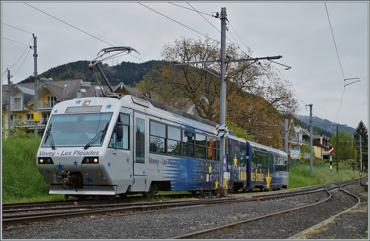 Aus dem BDeh 2/4 71 entstand der Beh 2/4 (mit passendem Bt), der nun als  Train des Etoiles  auf der CEV unterwegs ist.
Blonay, den 27. April 2014