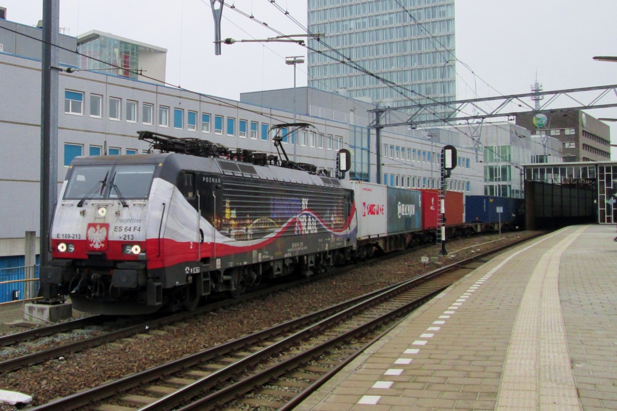 Aus Poznan-Franowo nach Rotterdam-Kijfhoek ausnahmsweise in Eindhoven Centraal am 13 Dezember 2014: der Poznan-Shuttle von ERS Railways, mit 189 213 am 13 Dezember 2014.