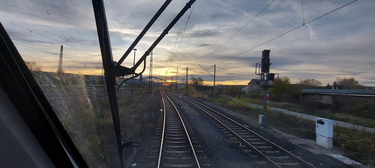 Ausfahrt in Naumburg Hbf, am 14.11.2020. (Foto: Der Lokf�hrer)