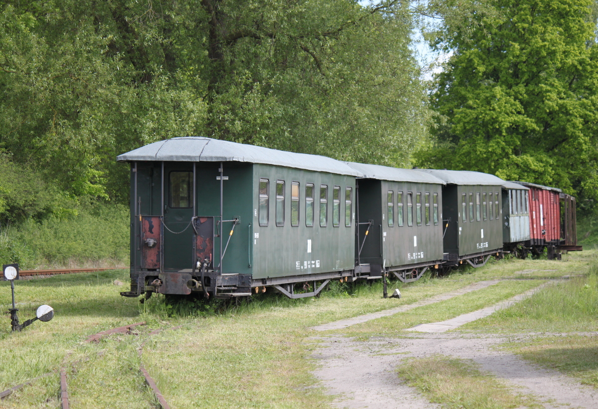 ausrangierte Personenwagen der Rgenkleibahn waren am 31.05.2015 in Putbus zu betrachten.