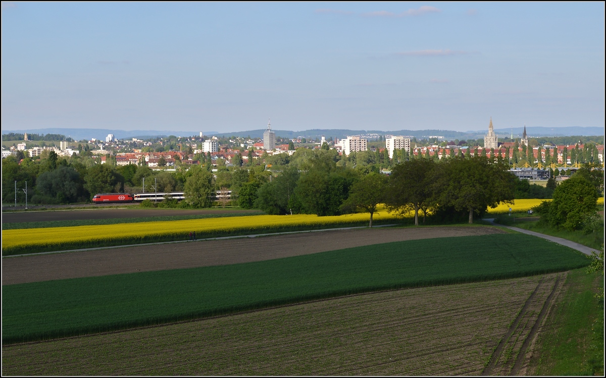 Bahn im Tägermoos - Mit Fotowolke. 

IR Biel-Konstanz bei Regenwetter. Mai 2014.