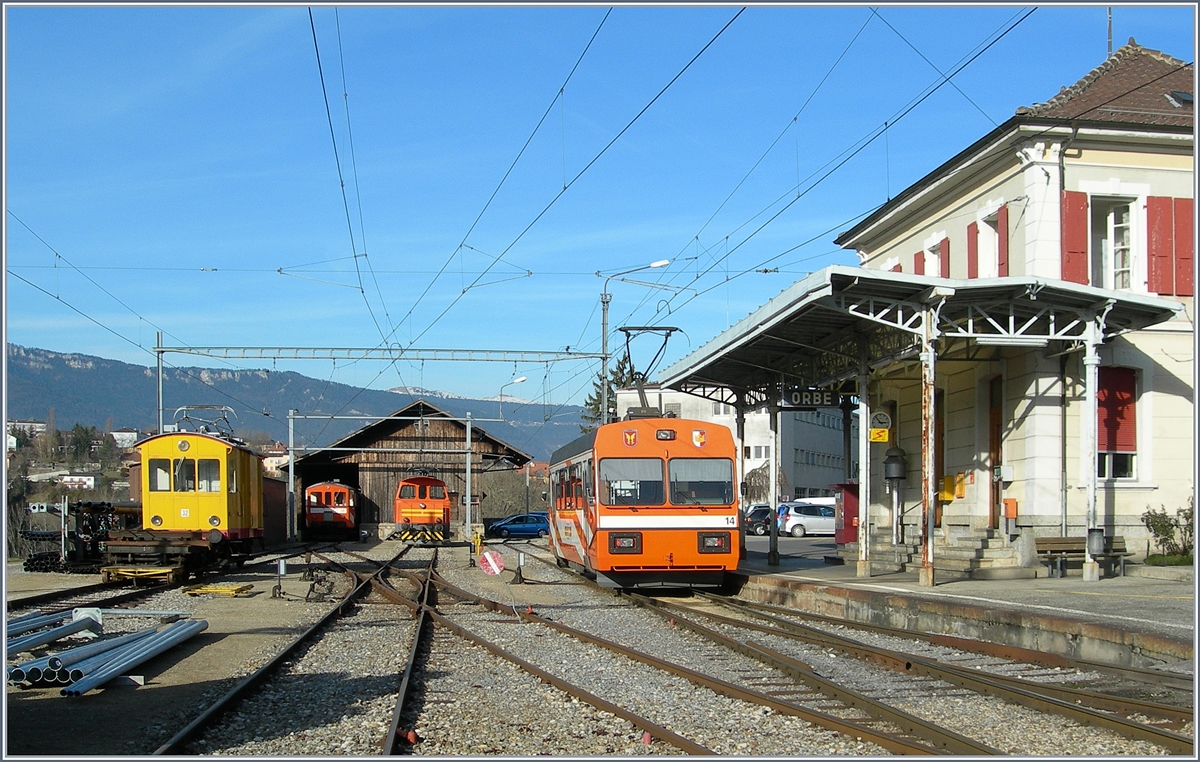 Bahnhof Orbe mit dem O-C Fe 2/2 N° 32 und OC Be 2/2 N° 14.
28. Jan. 2008