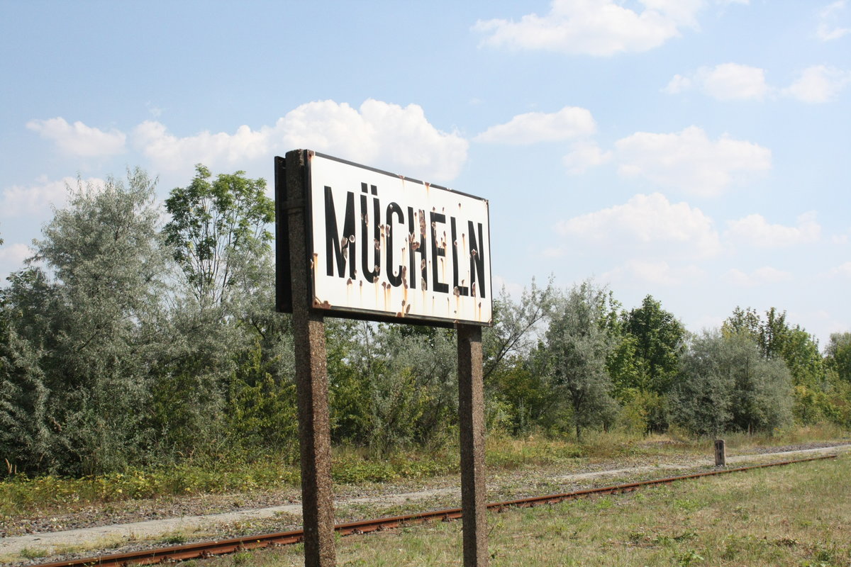 Bahnhofsschild Mcheln (Geiseltal) am 8.8.20