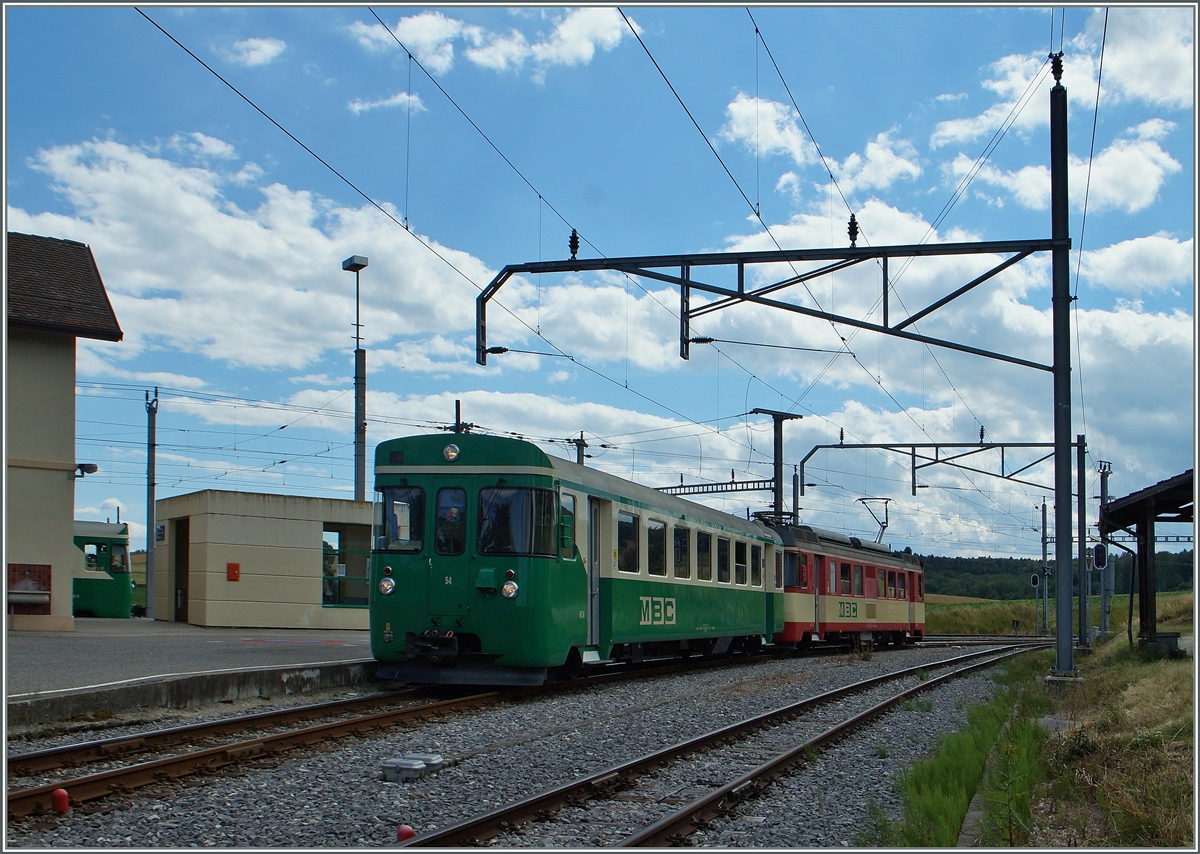 BAM Regionalzug N° 26 nach l'Isle Mont la Ville in Apples.
30. Juni 2014