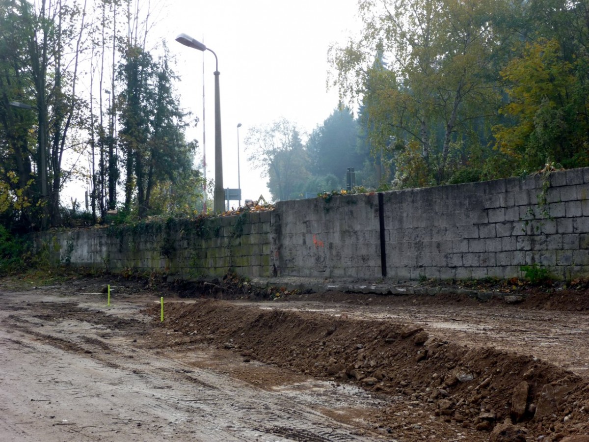 Bau des neuen Haltepunktes in Freyburg. Am 27.10.2011 war schon Baufreiheit geschaffen. Blick in Richtung Naumburg. (Foto: Klaus Pollm�cher)