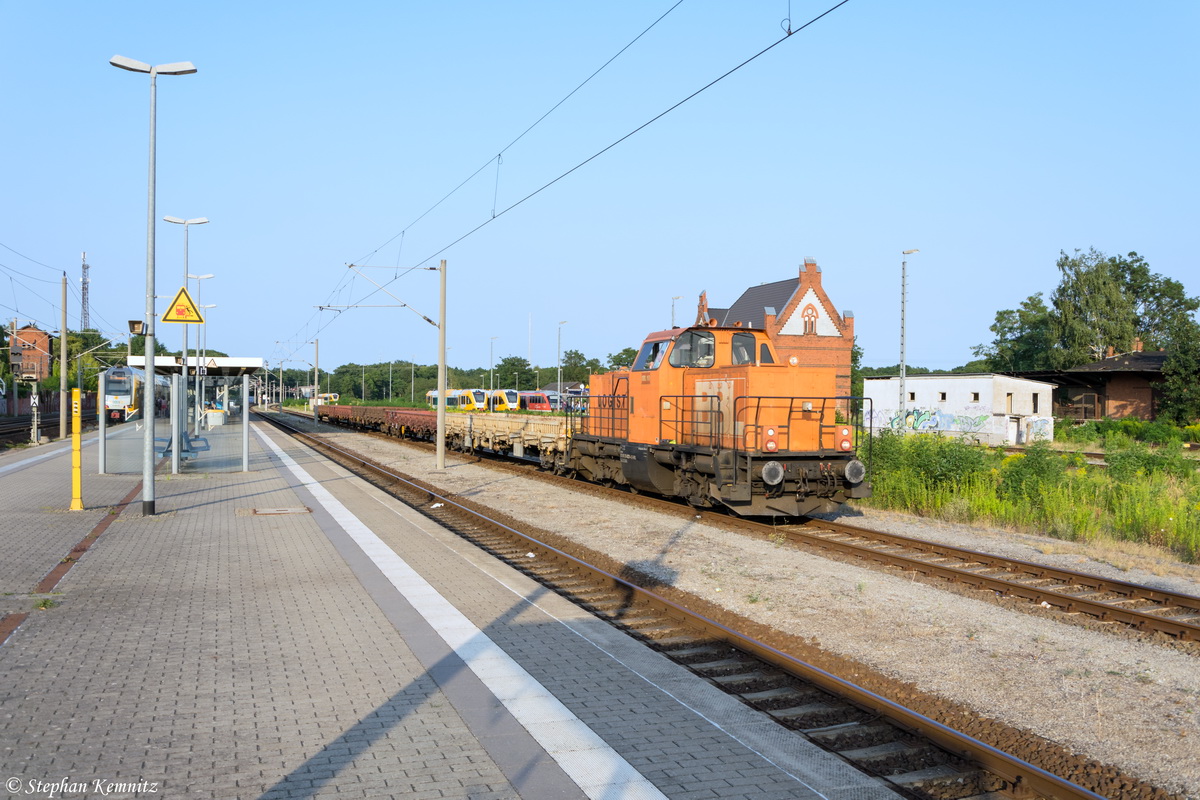 BBL 10 (214 023-4) BBL Logistik GmbH mit einem Res Ganzzug in Rathenow und fuhr weiter in Richtung Stendal. 13.08.2015