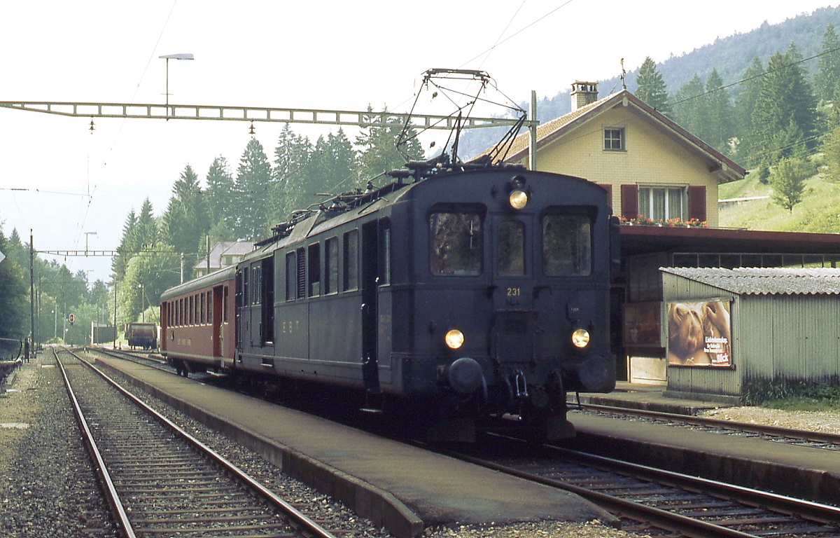BDe 2/4 231 der EBT ist im Juli 1983 in Gnsbrunnen eingetroffen 
