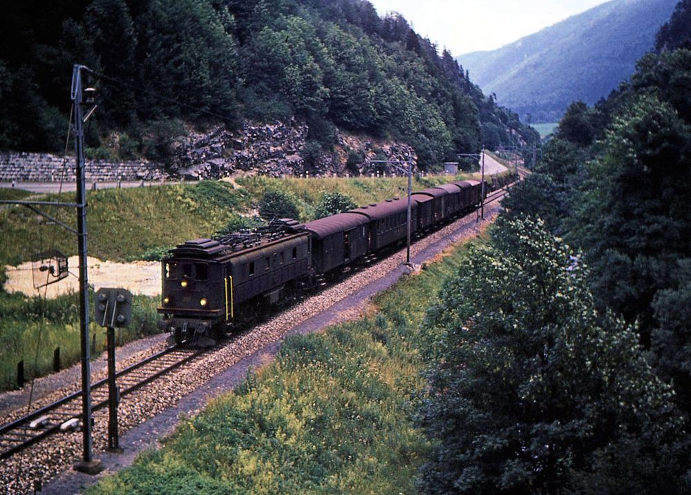 Be 4/6 12325 bei Sonceboz. 5.Juli 1967 