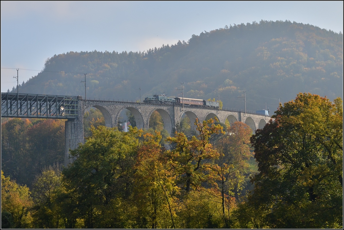 Be 6/8 III 13302 als berraschung auf dem Eglisauer Viadukt. Oktober 2011.