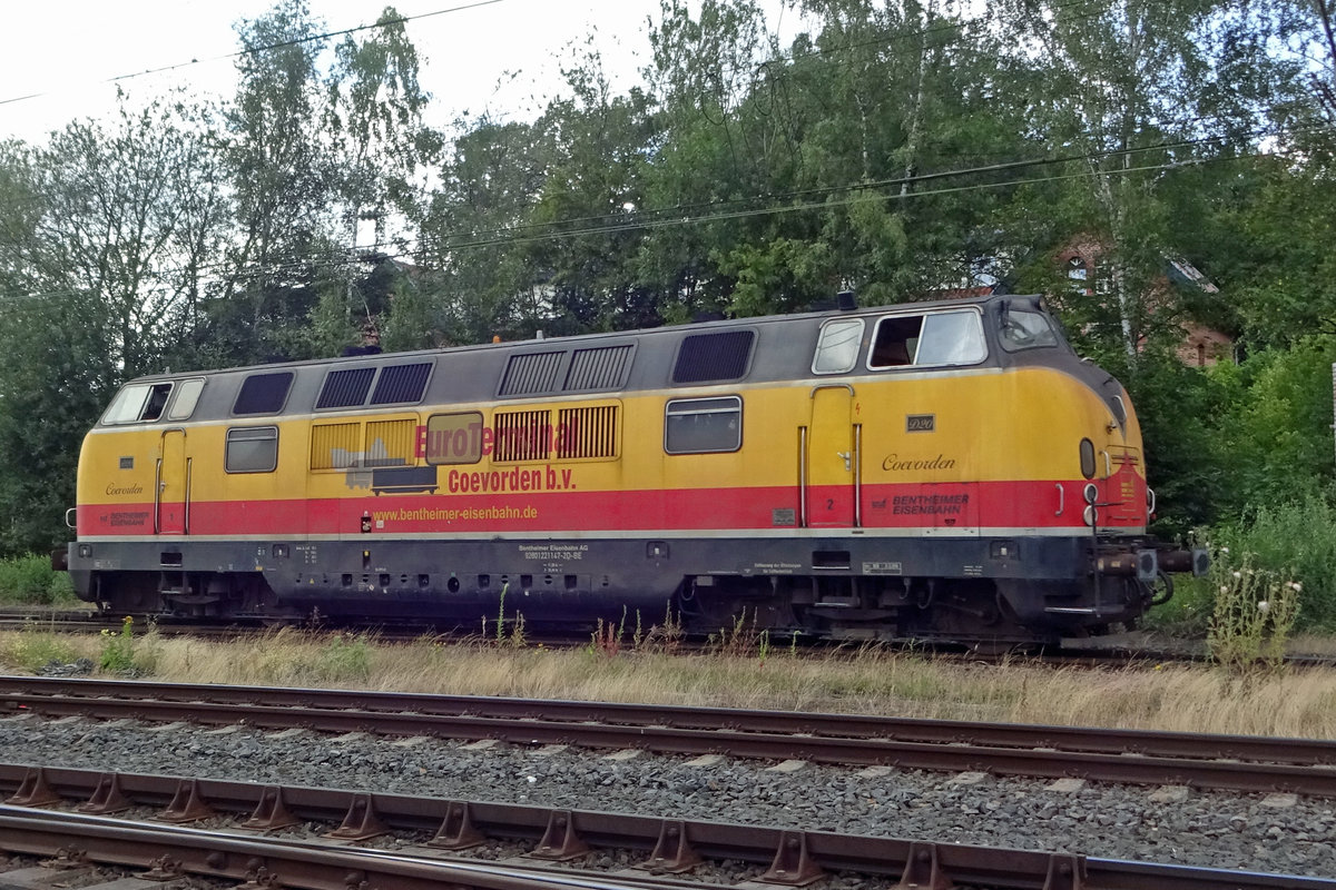 BE D-20  COEVORDEN' lauft am 15 Juli 2019 um in Bad Bentheim. Dieser ex-DB 221 ist eine Ausdrckung rfr die Zusammenarbeit zwischen Coevorden in die Niederlnde und der Bentheimer Eisenbahn in Sachen Lokalguterverkehr. 