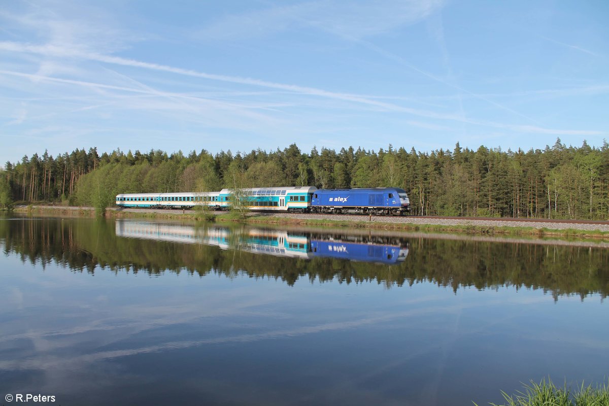 Beacon Rail 223 015 den ALX 84102 von Hof nach Mnchen durch das Land der Tausend Teiche, Deutschlands grtes Karpfen Anbaugebiet. 27.04.18