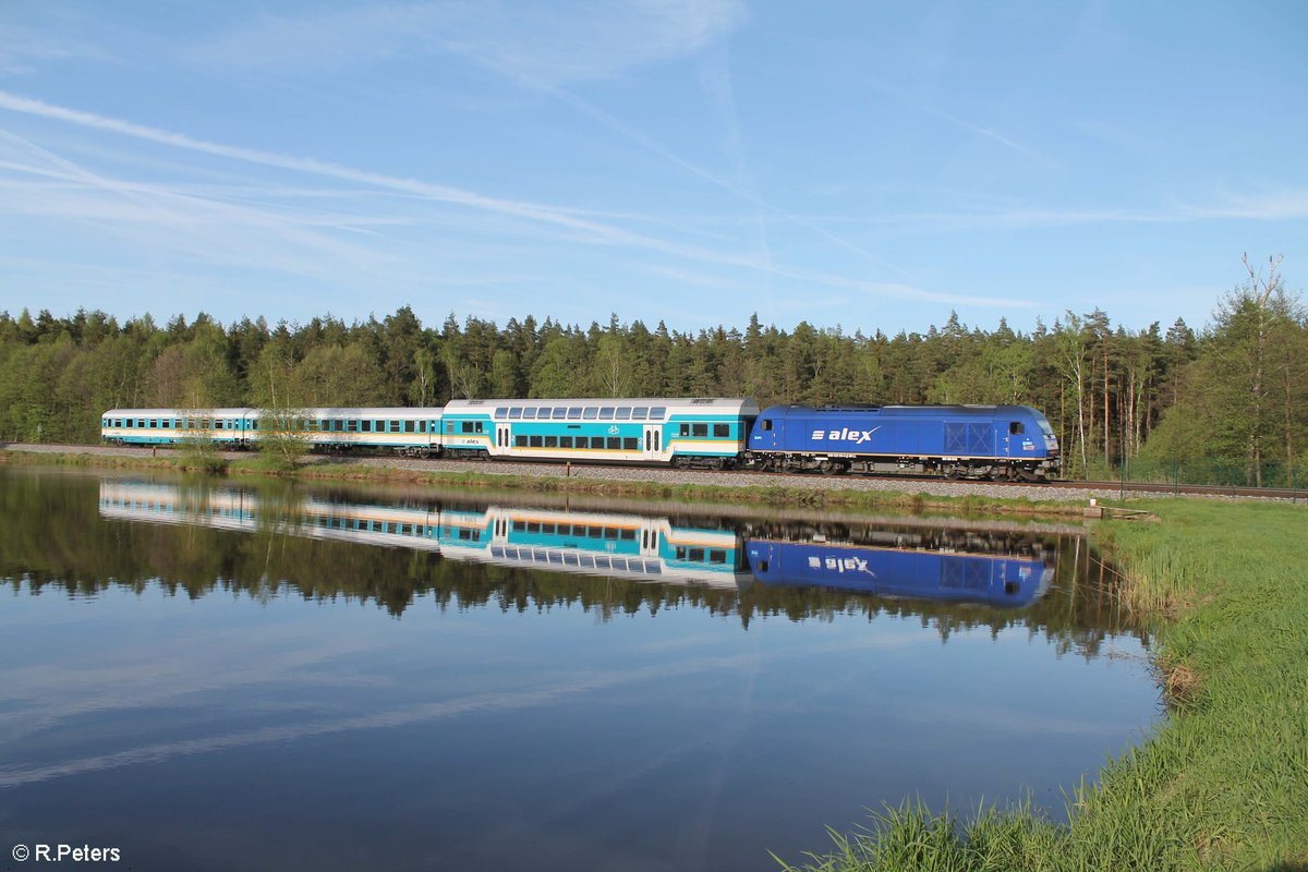 Beacon Rail 223 015 den ALX 84102 von Hof nach Mnchen durch das Land der Tausend Teiche, Deutschlands grtes Karpfen Anbaugebiet. 27.04.18