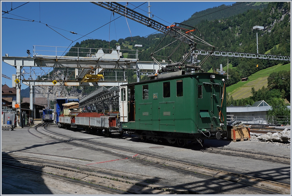 Bei der Ankunft in Lauterbrunnen konnte ich diesen Bauzug mit einer WAB He 2/2 fotografieren.
8. August 2016