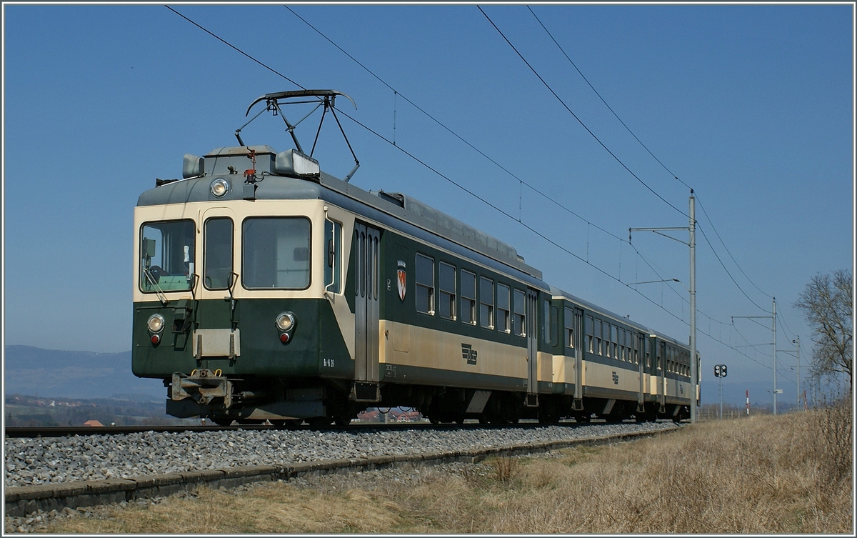 Bei Fey konnte ich die Komposition des LEB Schnellzug D 27 bei der Leerrückführung von Bercher nach Echallens am 23. März 2010 fotografieren. 