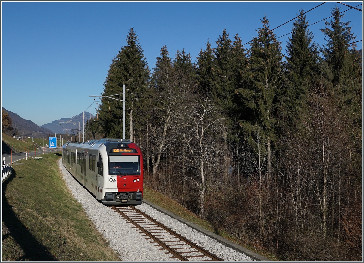 Bei Lessoc ist ein TPF SURF auf dem Weg nach Montbovon.

26. Nov. 2020