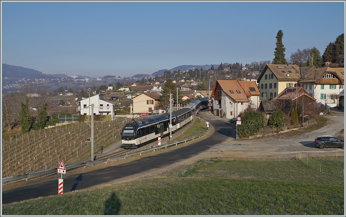 Bei Planchamp ist ein Alpina MOB Regionalzug auf der Fahrt von Zweisimmen nach Montreux unterwegs. 

10. Jan. 2021