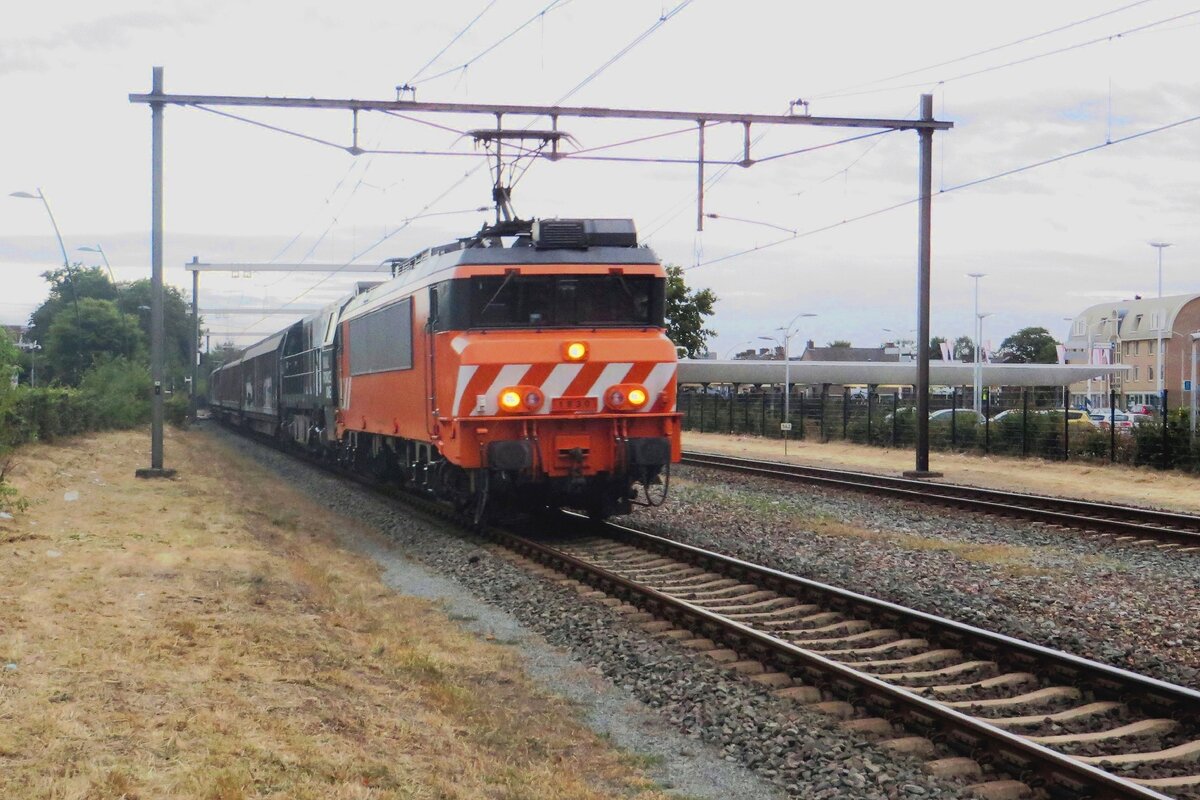 Bei schlichte Lichtverhältnisse wurde am 5 September 2022 der Passage von RFO 1830 in Wijchen im Bild gehalten.