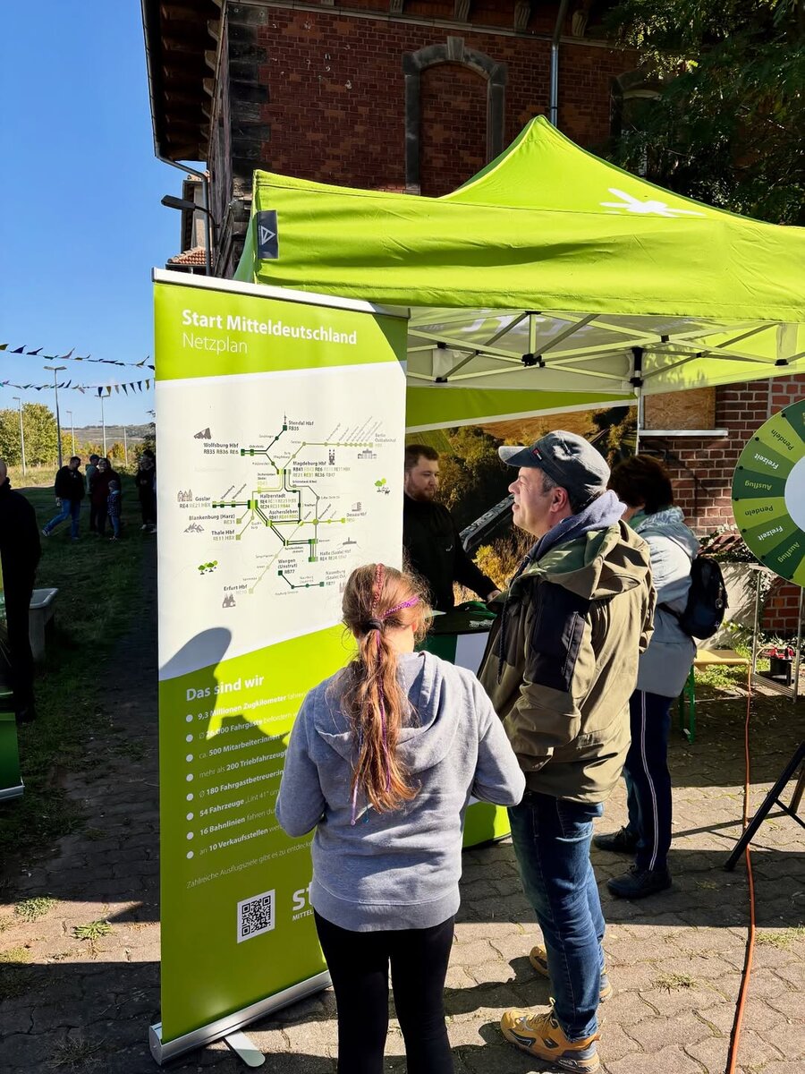 Beim 20. Unstrutbahnfest am 03.10.2025 in Ro�leben war auch Start Mitteldeutschland mit einem Infostand dabei. (Foto: Philipp Spannemann)