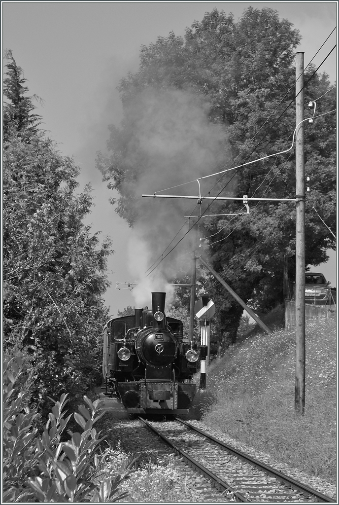 BEim Einfahrsignla von Blonay dampft die G 2x 2/2 105 Richtung Chamby. 
1. Agust 2014