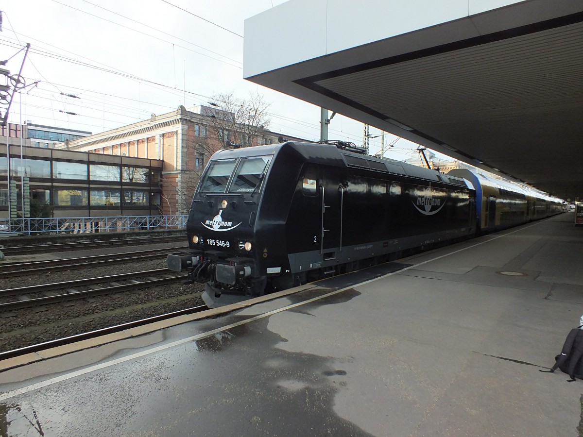 Beim Metronom gibt es aktuell Fahrzeugengpsse. Deshalb hat man 185 546 von MRCE gemietet. Hier bespannt sie am 7.1.14 einen  Leine-Takt -ME von Hannover nach Gttingen