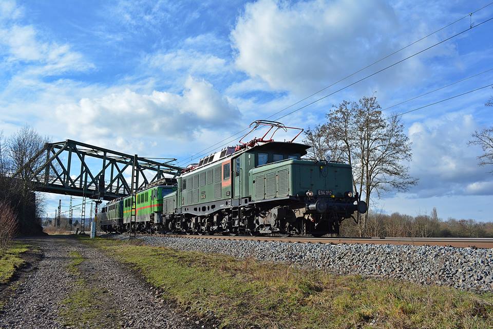 BEM E 94 192 + Bayernbahn 142 130-4 + 140 438-3 unterwegs von N�rdlingen nach Dessau, am 17.02.2014 in Naumburg Hbf. (Foto: Wolfgang Gerstner)