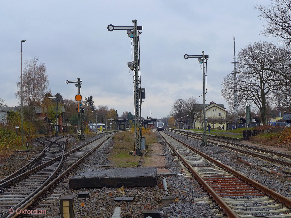 Betriebsanlage des Bahnhof Soltau in der Lüneburger Heide. Fotografiert vom beschrankten Bahnübergang an der Walsroder Straße.