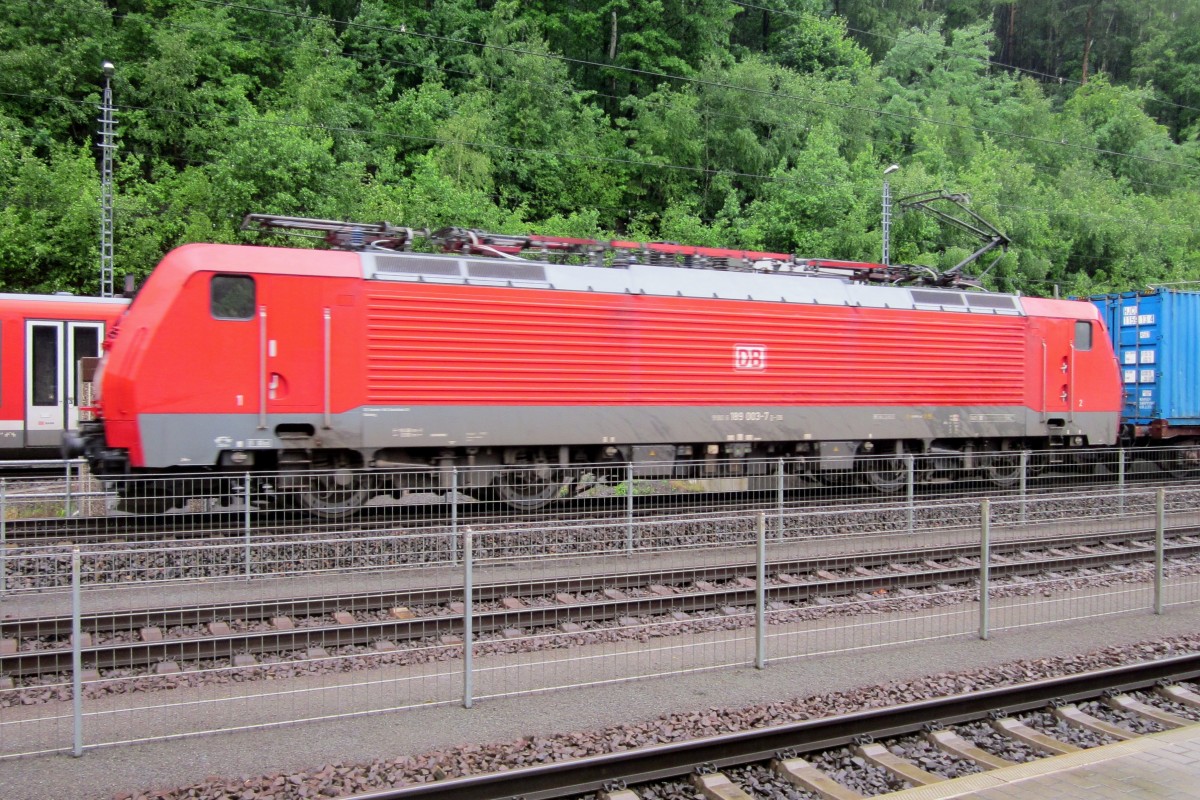 Bevor die Uberschwemmungen in Sachsen durcheilt 189 003 am 2 Juni 2013 Bad Schandau die Tsjechei entgegen.