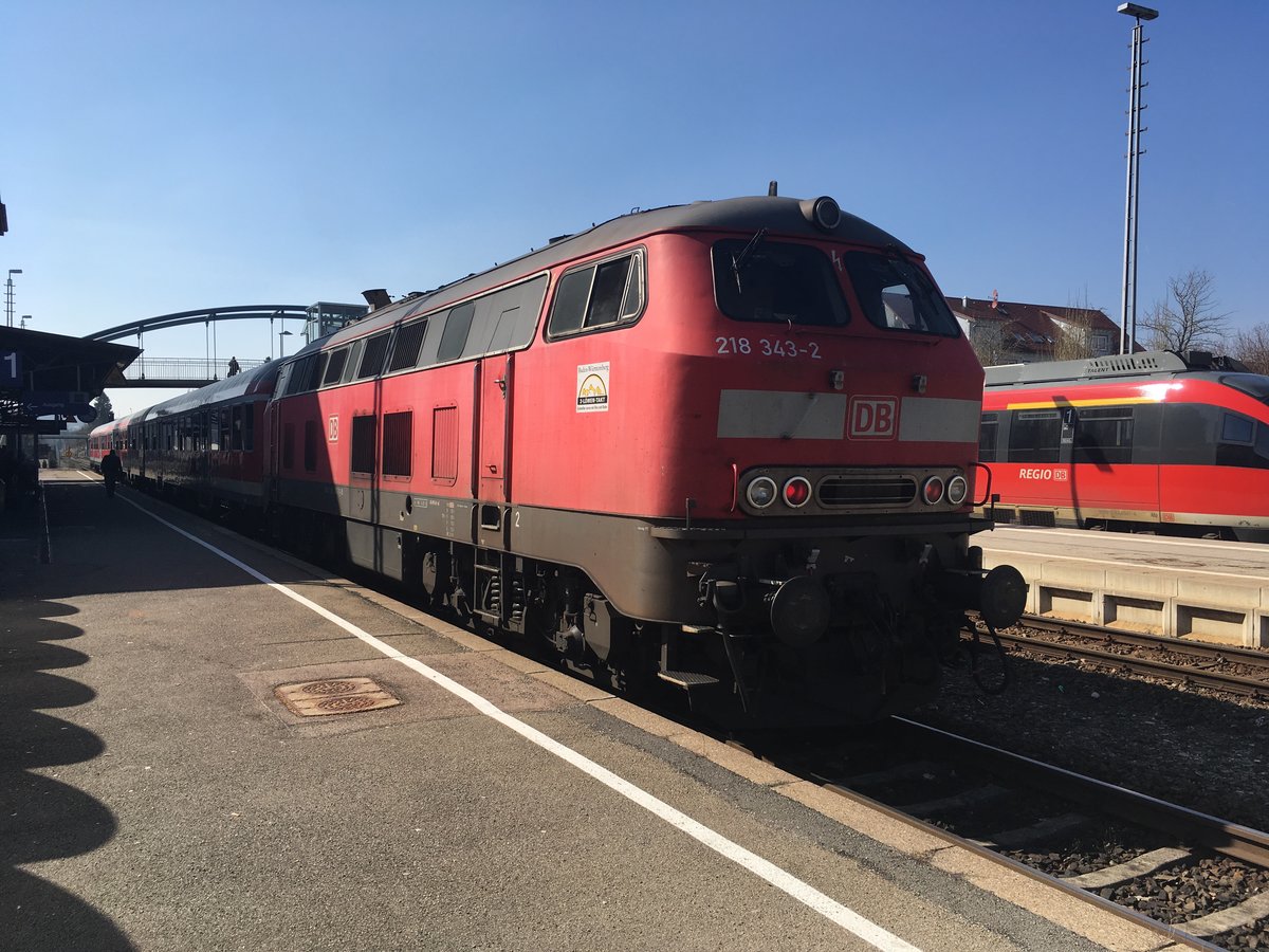 Bis 28.04.17 sind die 218 mit N Wagen noch im Donautal unterwegs.

Hier am 25.03.17 als Re 22341.