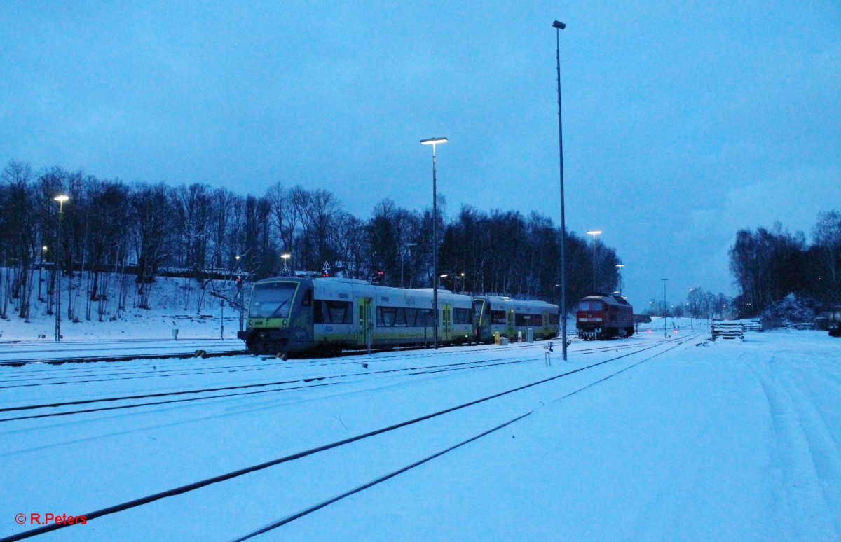 Blaue Stunde in Marktredwitz mit 2 Vt650iger und 232 330-1. 02.02.15