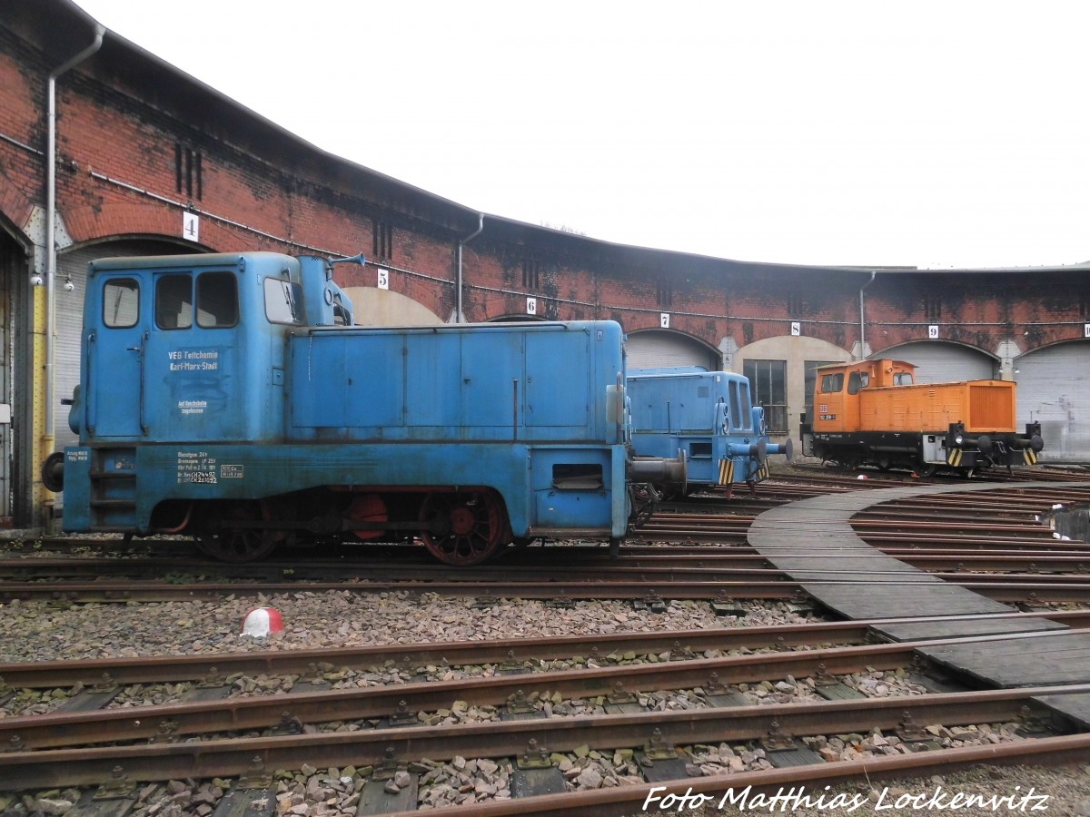 blick auf 2 V10B und auf die 102 258 im Eisenbahnmuseum Chemnitz-Hilbersdorf am 12.11.15