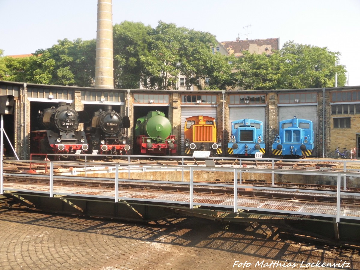 Blick auf die Ausstellungsfahrzeuge im DB Museum Halle (Saale) am 4.7.15