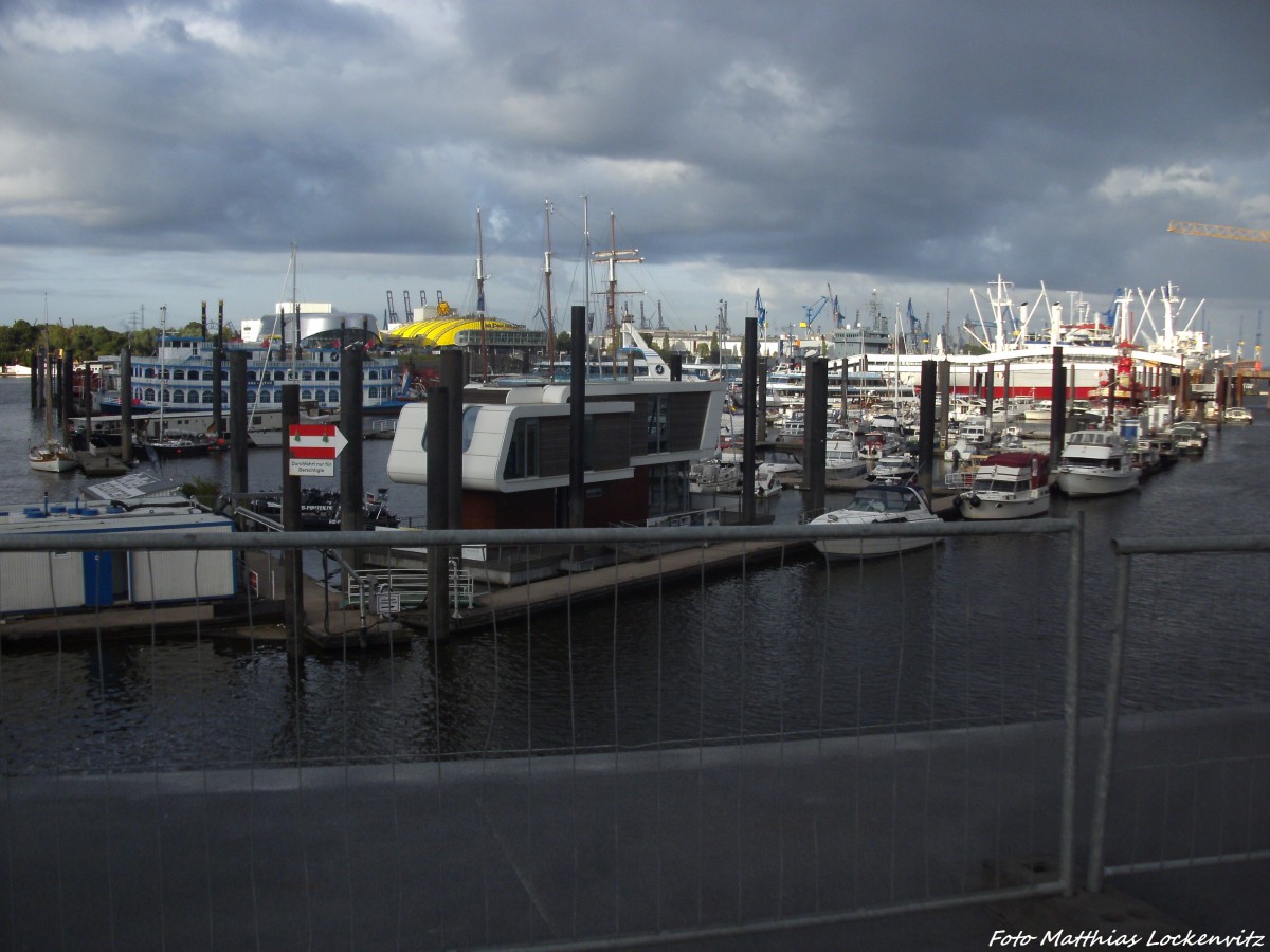 Blick auf den Hamburger Hafen am 1.9.13