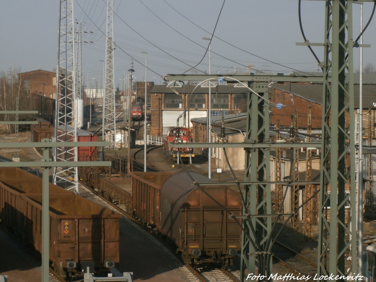 Blick auf den Schrottzug von der Berliner Brcke in Halle (Saale) am 17.3.15