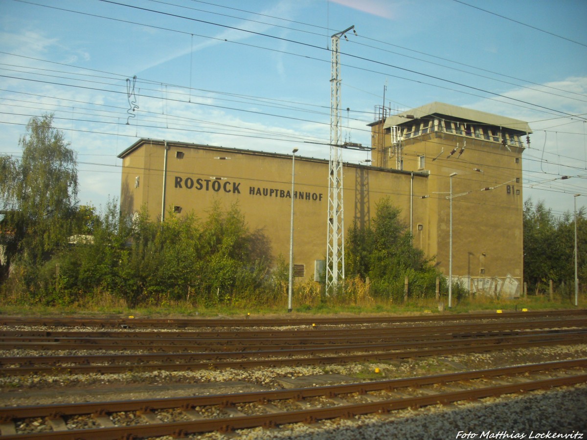 Blick aufs Stellwerk Rostock Hbf am 31.8.13