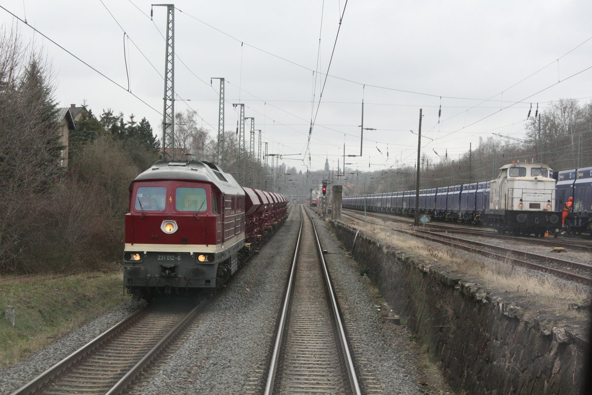 Blick aus der 218 105 auf die 231 012 der WFL in Altenburg am 22.3.21