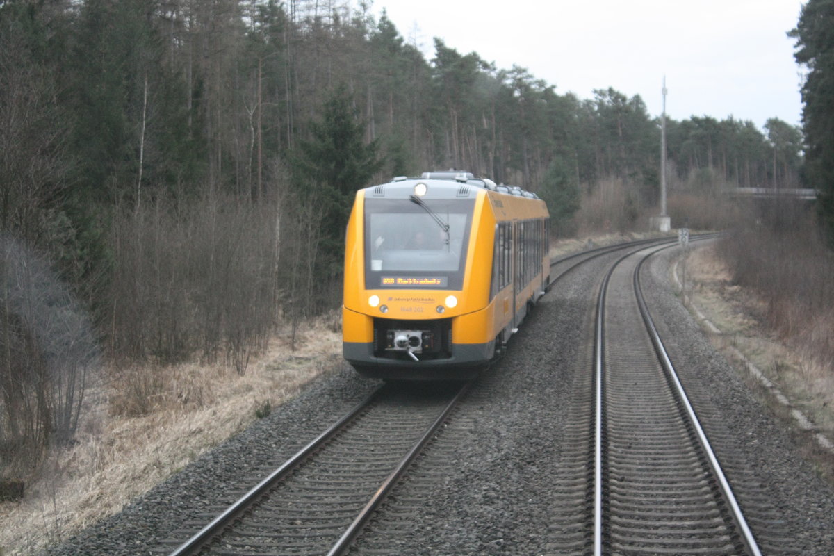 Blick aus der 218 105 auf den 1648 202/702 der Oberpfalzbahn mit ziel Marktredwitz zwischen Schwandorf und Regensburg am 23.3.21