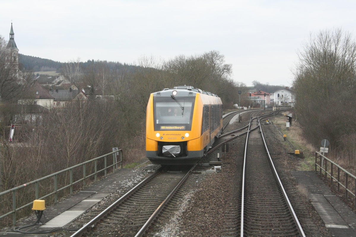 Blick aus der 218 105 auf den 1648 205/705 mit ziel Weiden (Oberpfalz) zwischen Schwandorf und Regensburg am 23.3.21