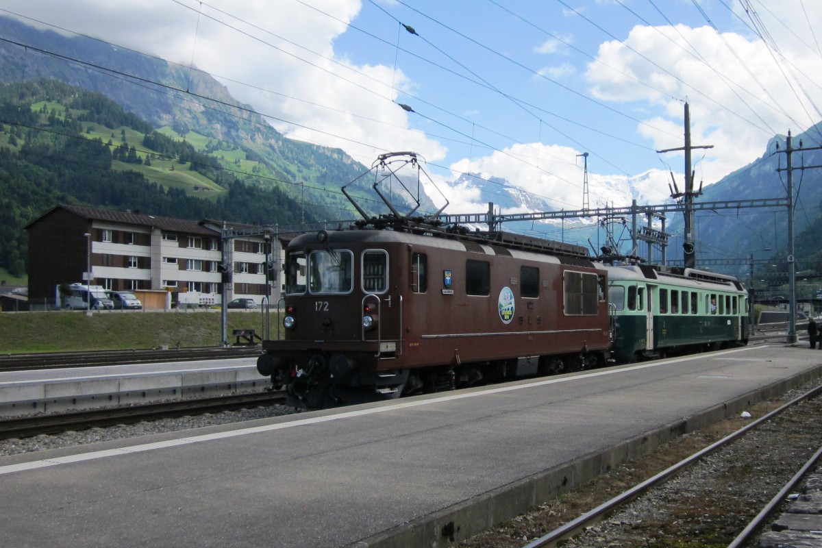 BLS 172 steht mit MUseumstriebwagen am 30 Juni 2013 in Frutigen.