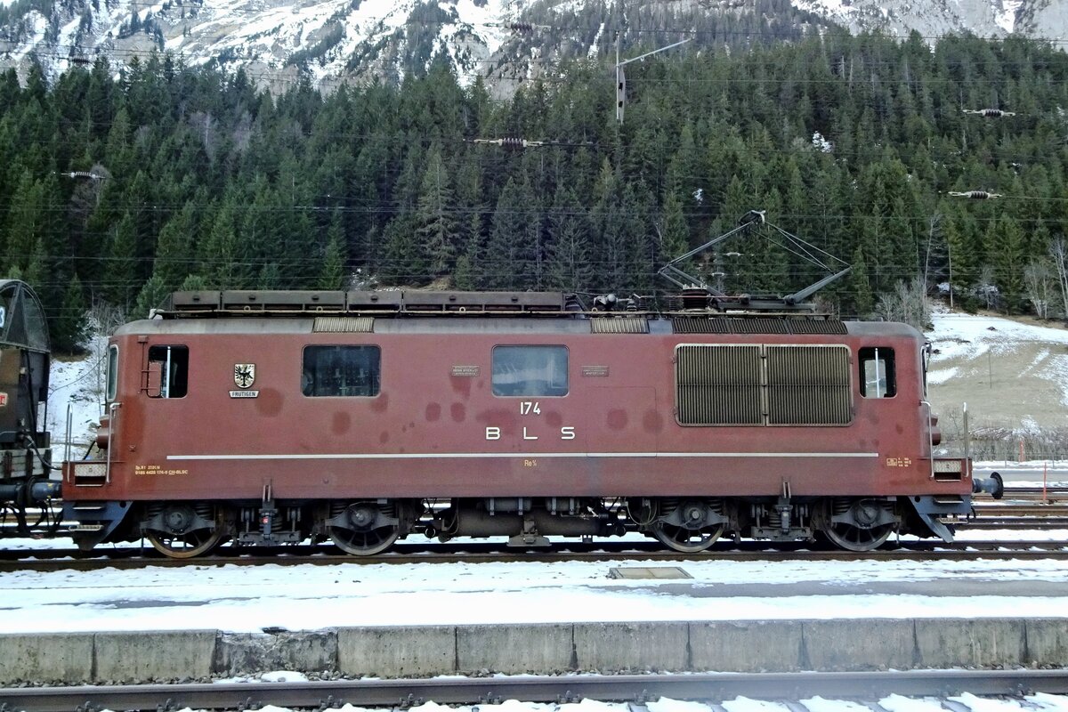 BLS 174 steht am 2 Januar 2020 in Kandersteg.